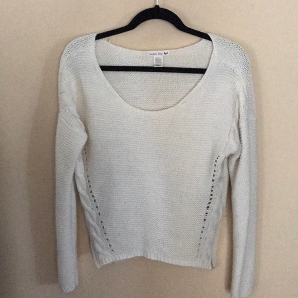 White sweater - Picture 1 of 3